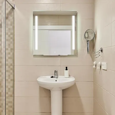 Apartment Redo El Populo *